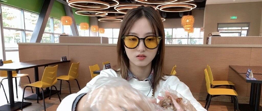 疑似牛欣欣买热搜炒作王俊凯恋情，再发新动态，评论区沦陷