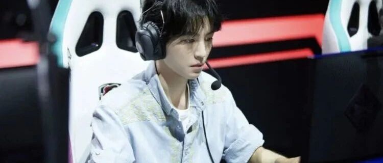 20岁王俊凯打英雄联盟已经九年了！原来他的段位这么高