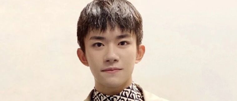 千玺个人演出听到王俊凯声音，表情真实，我没看错