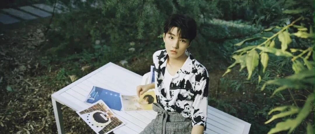 TFBOYS腰带：小凯一扯就掉，王源又大又闪，千玺好妖娆