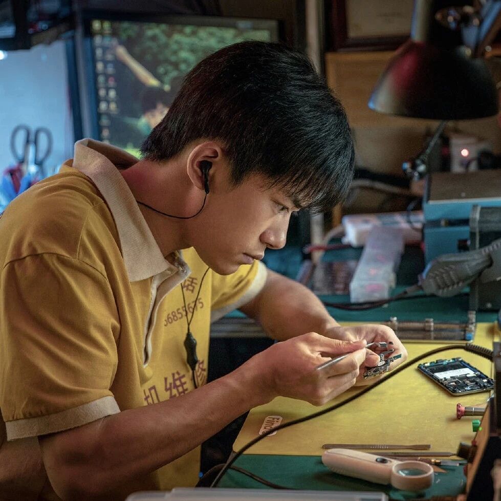 被千玺抱着的小女孩长大了，还跟千玺合作拍戏