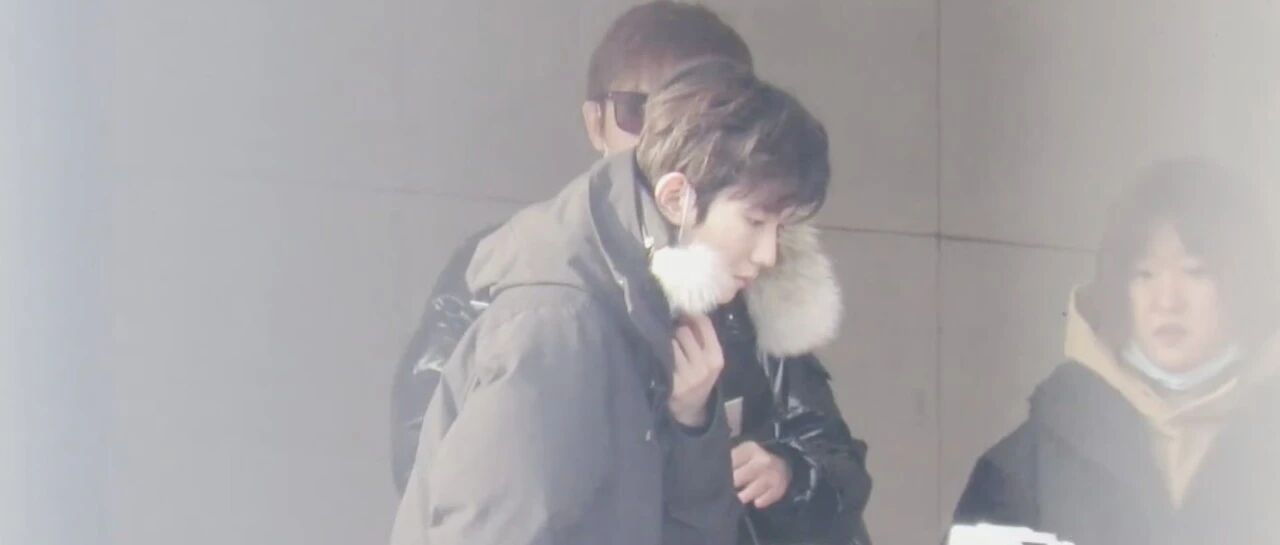 王源做人脸识别，摘下口罩那刻，尴尬了