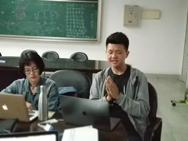 学长认真讲解