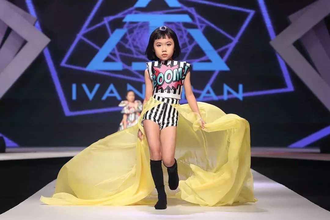 火爆INS的8歲越南小模特在球里走秀，連超模鼻祖都為她點讚！ 時尚 第8張