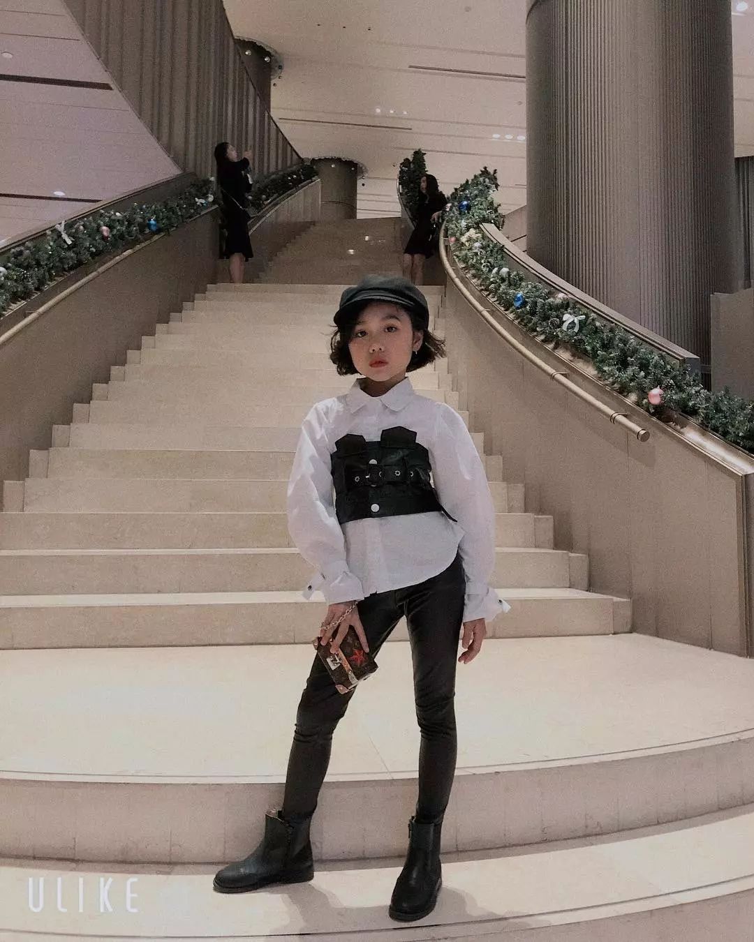 火爆INS的8歲越南小模特在球里走秀，連超模鼻祖都為她點讚！ 時尚 第17張