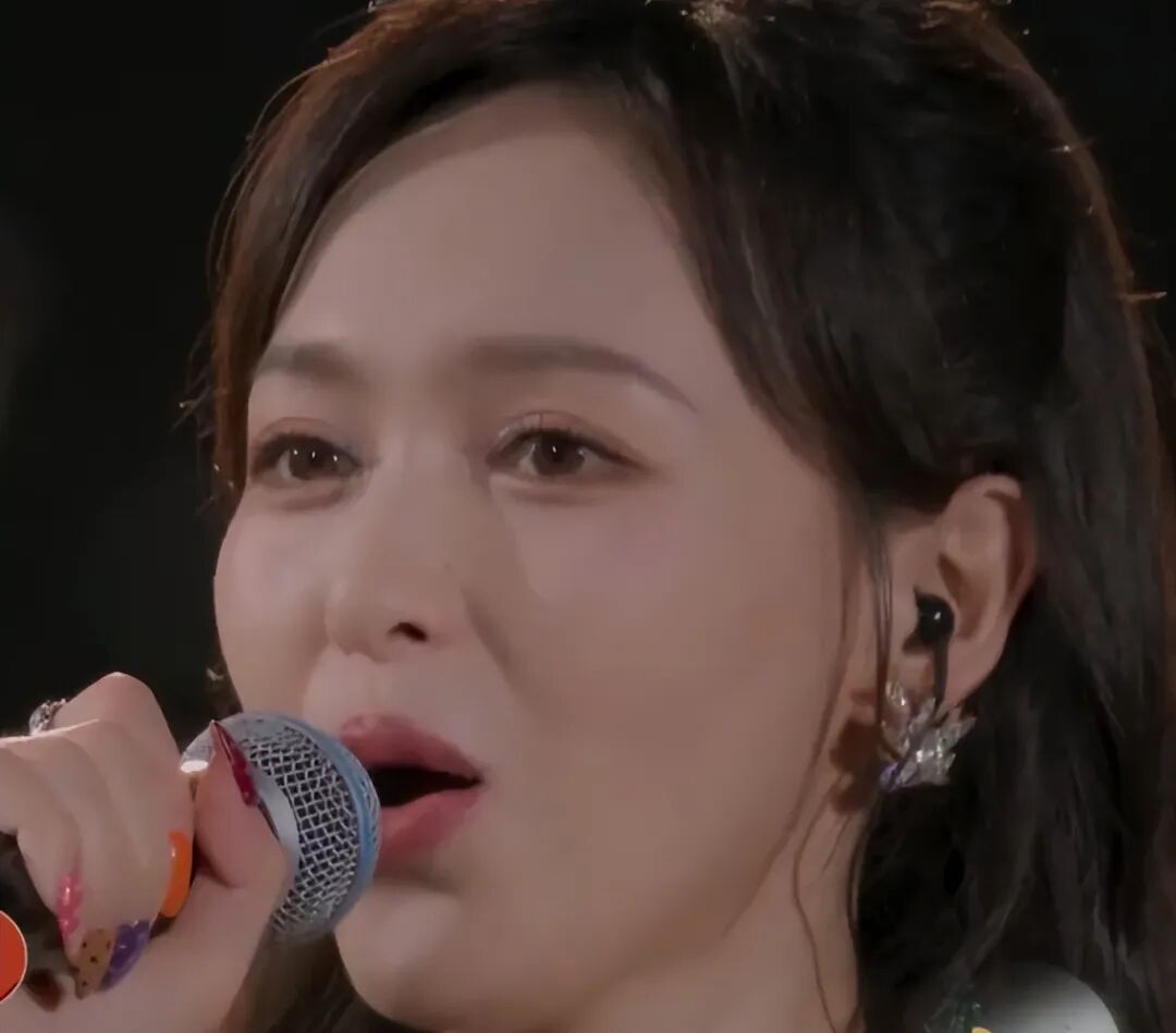 阿云嘎郁可唯文艺晚会演唱歌曲