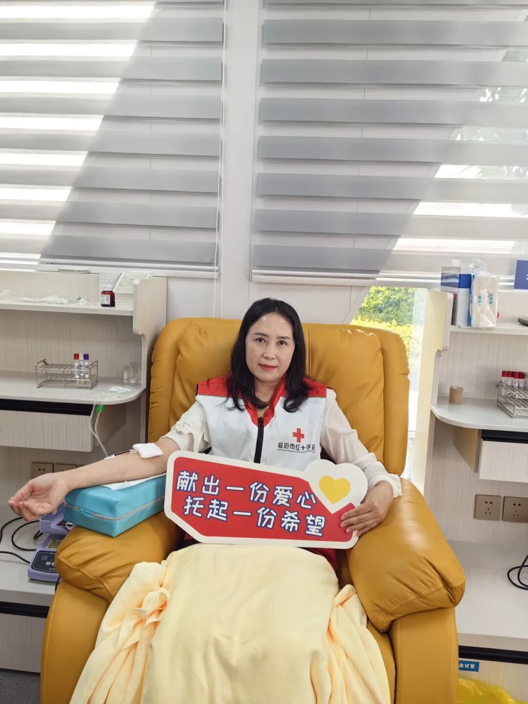 彭联燕献血照片.jpg