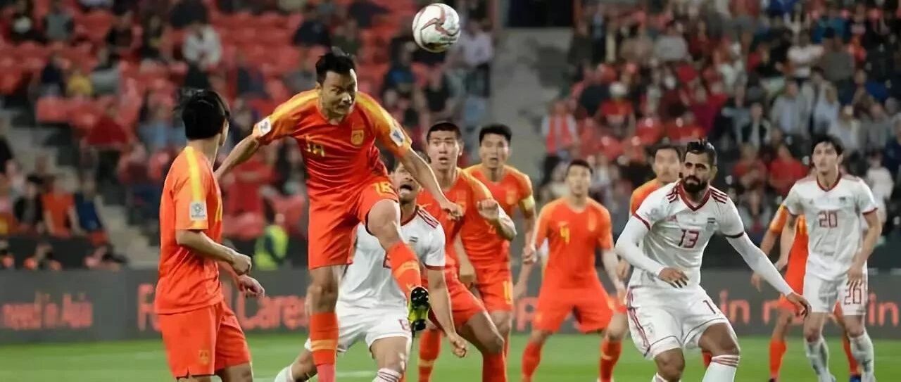 场上的国足球员回答不了中国足球的十万个为什么……