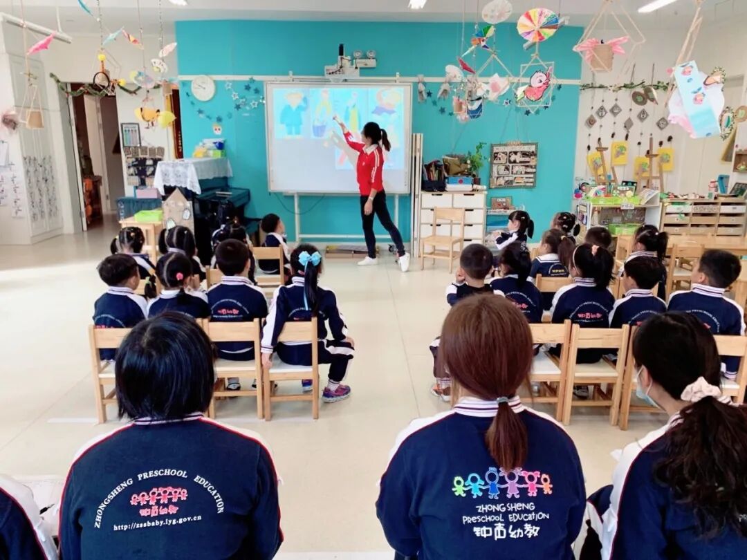 党徽闪光，教育共赢——记党员指导骨干教师专业成长