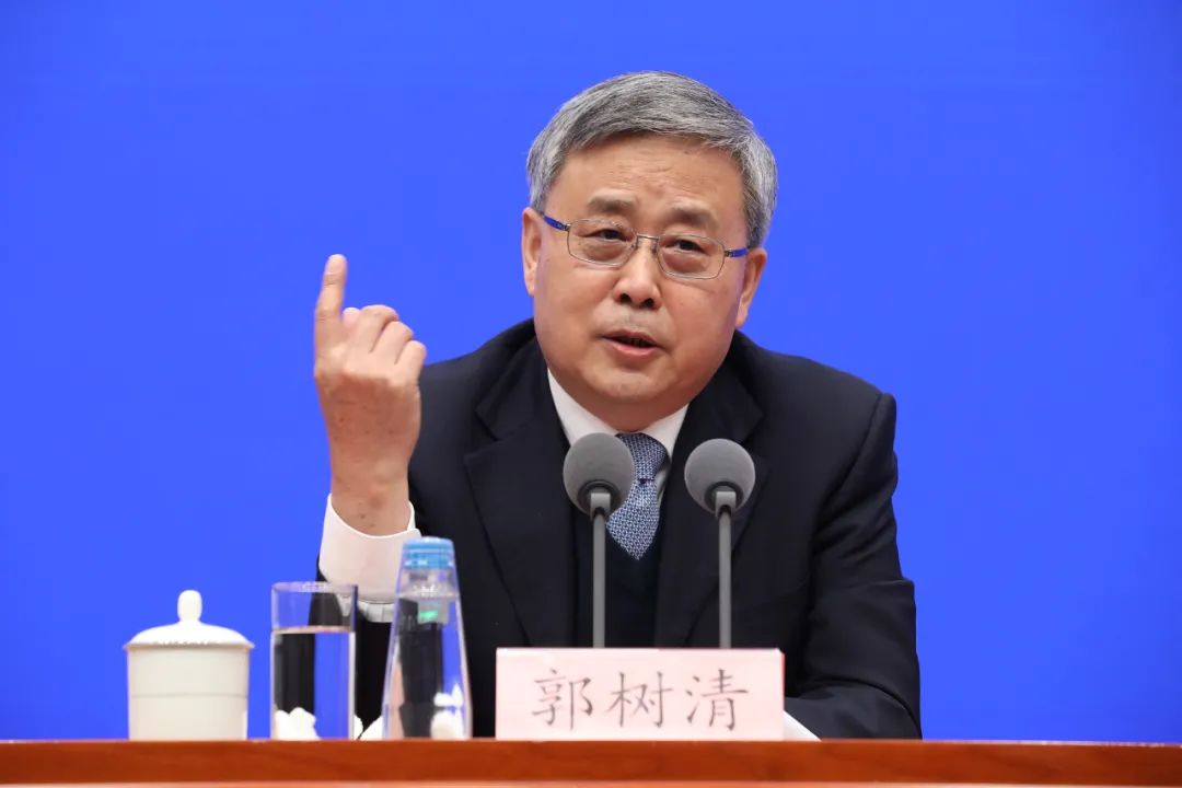 农夫山泉钟睒睒成亚洲首富;郭树清称很多人买房投资投机很危险;吉利百度成立汽车公司-微信头条网 农夫山泉钟睒睒成亚洲首富;郭树清称很多人买房投资投机很危险;吉利百度成立汽车公司