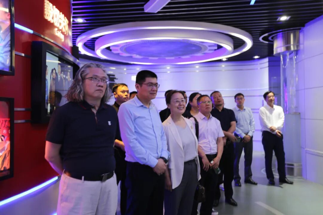 青岛展纬商有限公司_四川金纬电网罗健照片_四川大学商学院