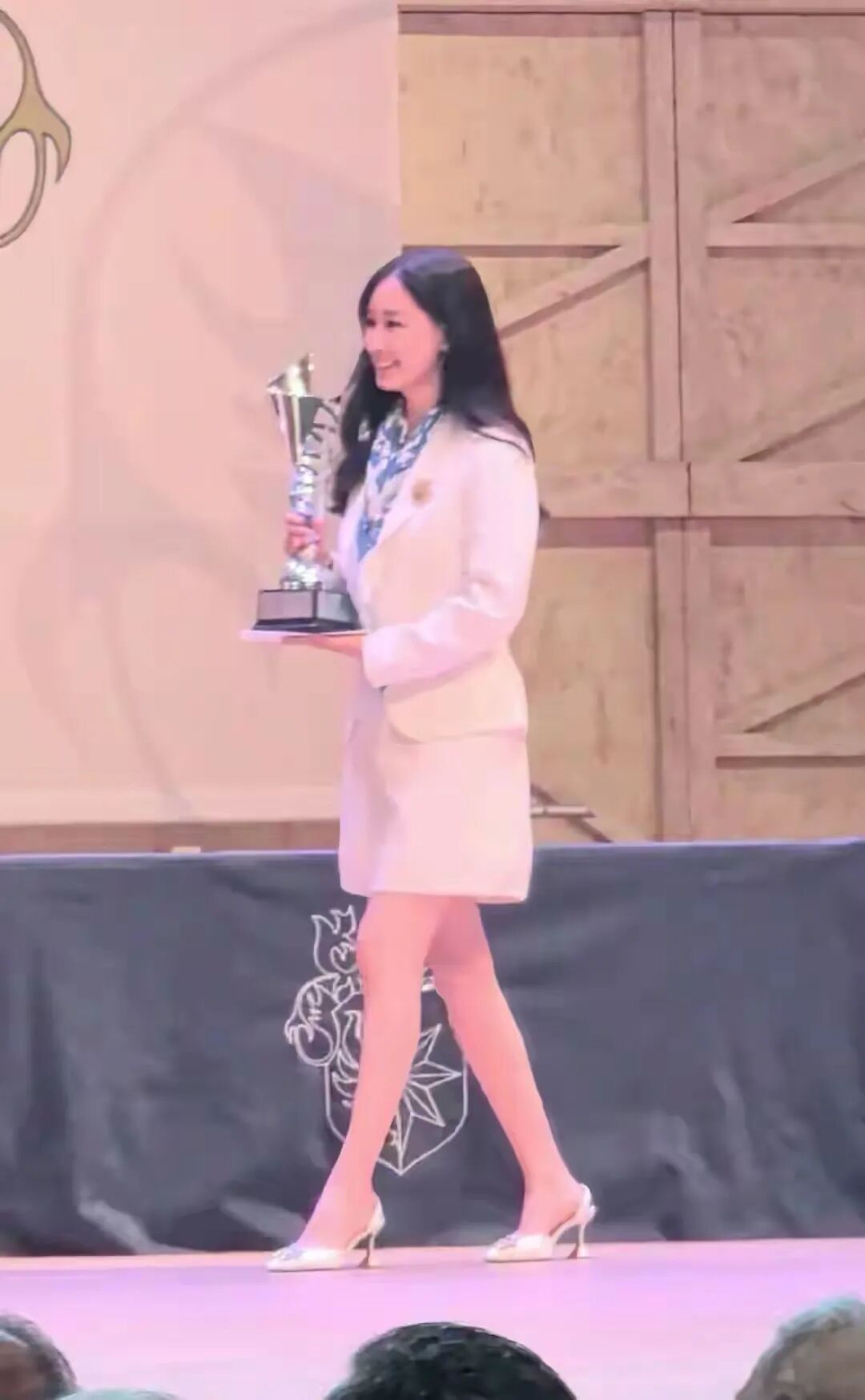 赵文卓祝贺女儿高中毕业获最高奖