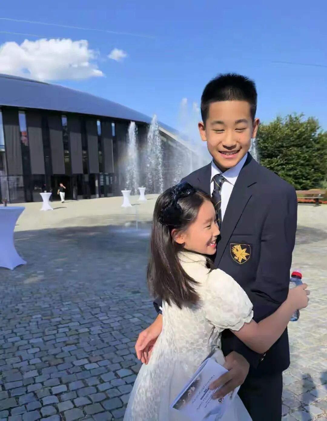 赵文卓祝贺女儿高中毕业获最高奖