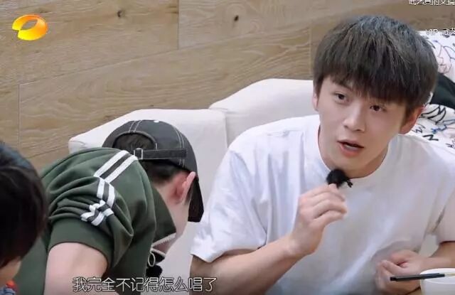 刚上节目表白沈月，转头就和圈外女友搂搂抱抱！假装乖乖仔？（组图） - 14