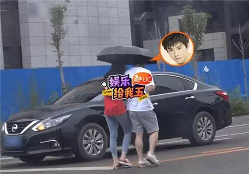 刚上节目表白沈月，转头就和圈外女友搂搂抱抱！假装乖乖仔？（组图） - 3