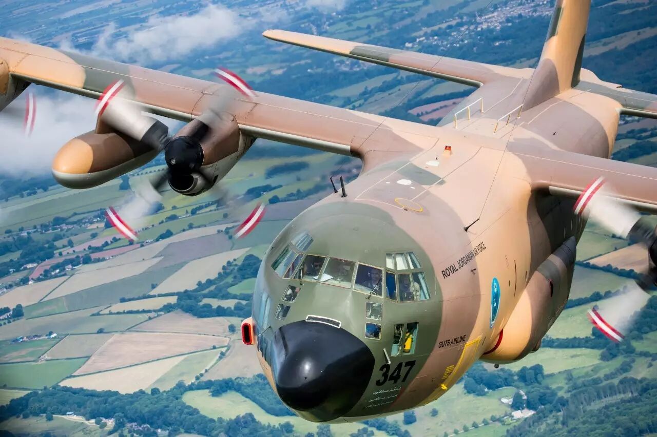 约旦皇家空军c-130特写,图中可清楚看到c-130机组.