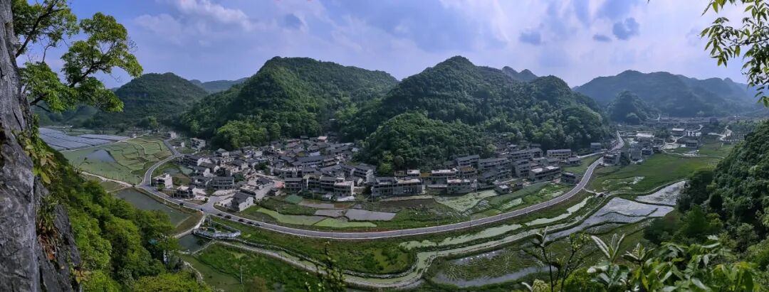 统一战线十年巡礼美丽的蝶变安顺经开区阿歪寨村由歪变正的乡村振兴