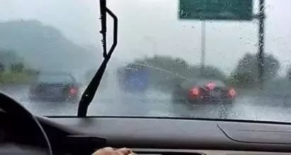 愛車淋過雨的車主一定要看！雨後不洗車，成果很嚴重！ 汽車 第9張