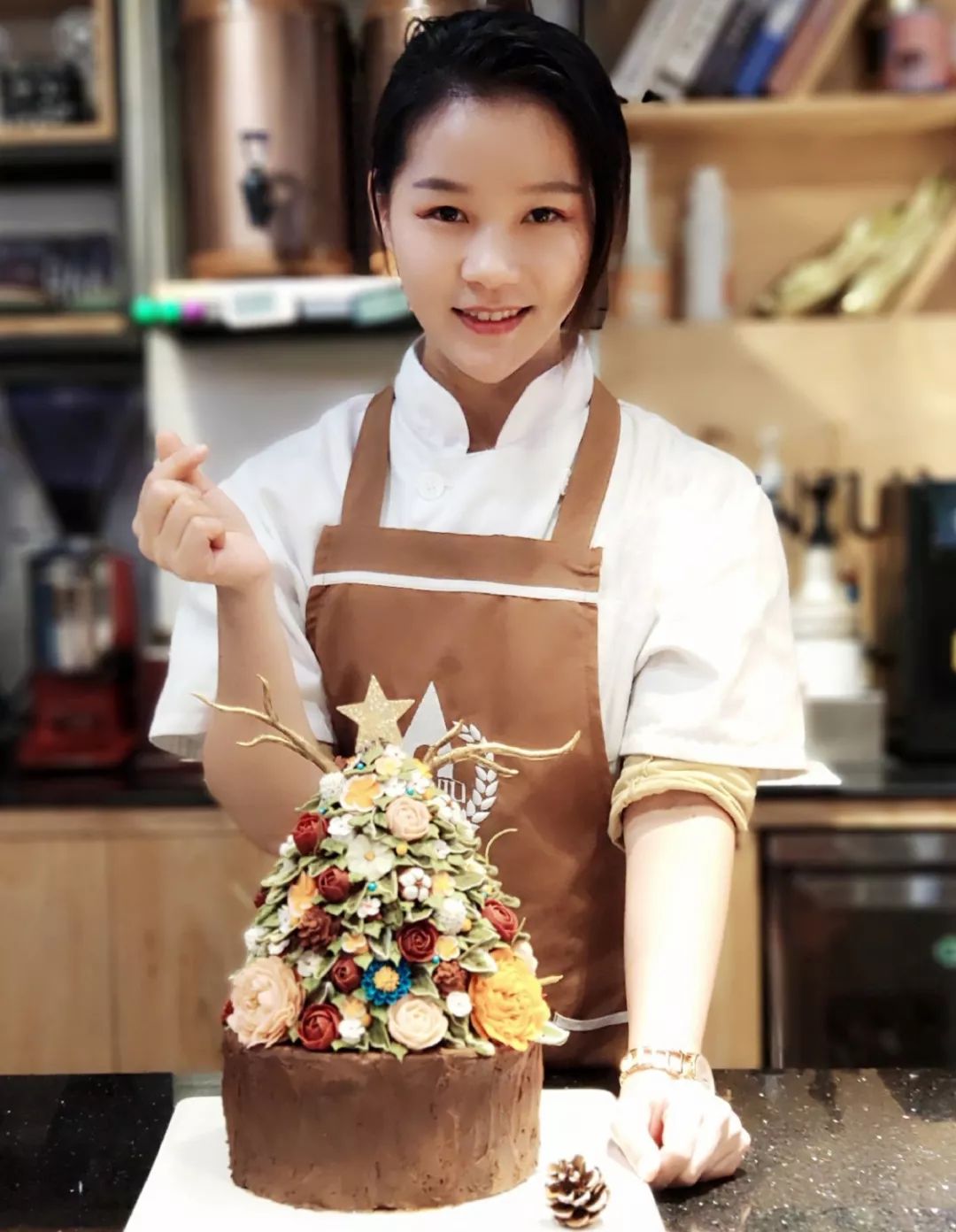 韓式擠花蛋糕 - 盤盤 & 金小姐奇幻甜點 : 鏡面蛋糕 馬卡龍專賣店