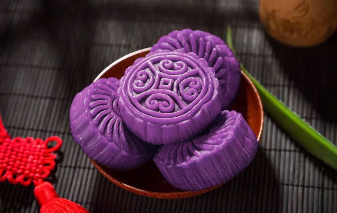 因为灭霸的皮肤是紫色的,大家都叫他"紫薯精".