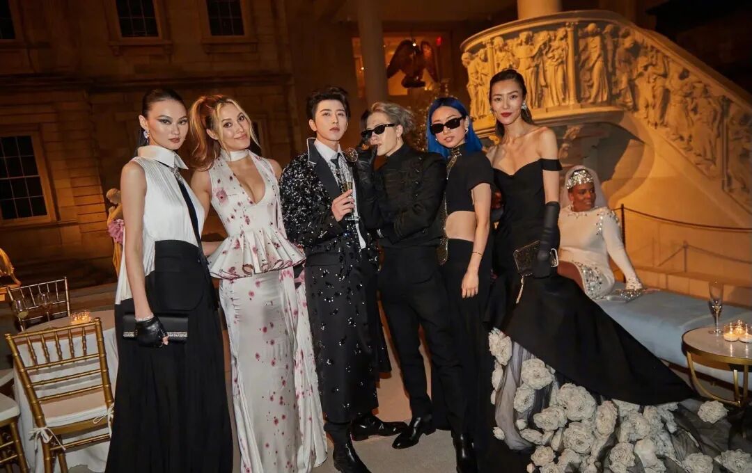 刘雯slay,谷爱凌略cun,王嘉尔蔡徐坤pk……快来点评时尚春晚上的中国