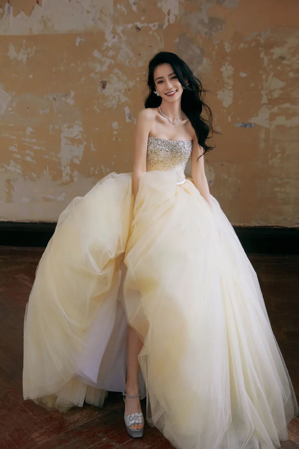 斗了半辈子的angelababy和文咏珊,谁能笑到最后?