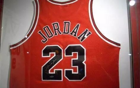 NBA10大最貴的球衣，喬丹戰袍170萬榜首，庫里85萬力壓科比詹皇 運動 第4張