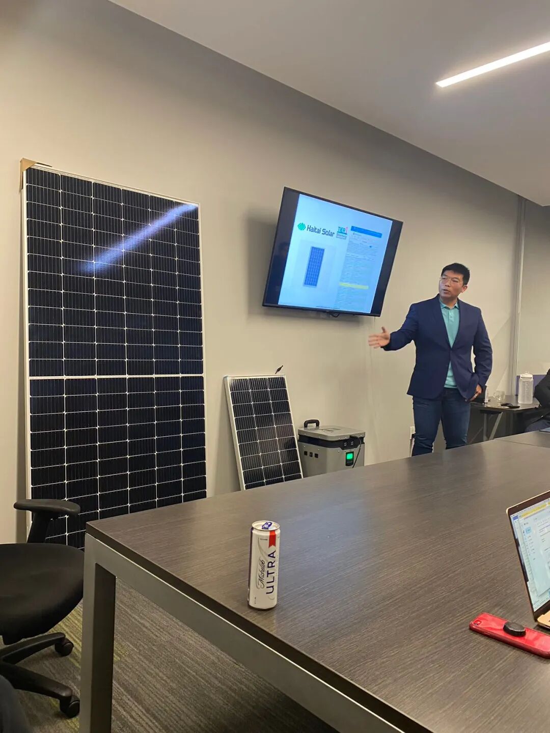桑乐集团海外办事处Sun Labs 在其尔湾办公室地点成功举办2022年底季度太阳能销售会议和能源产品展示会。_济南桑乐太阳能销售服务中心