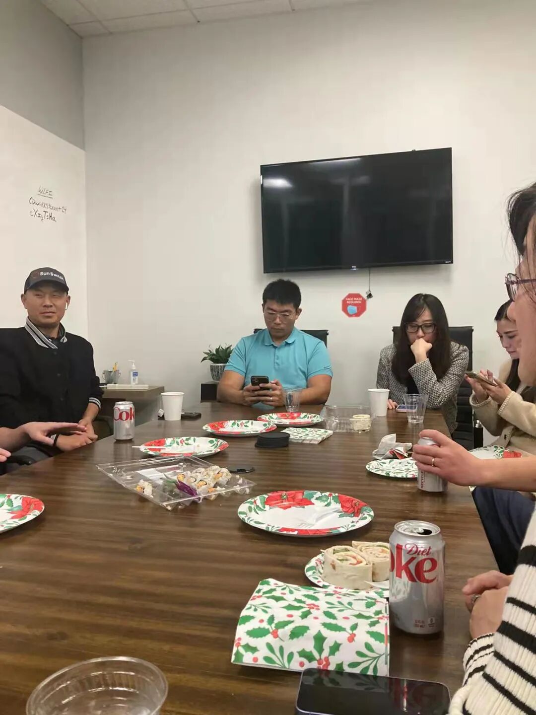 桑乐集团海外办事处Sun Labs 在其尔湾办公室地点成功举办2022年底季度太阳能销售会议和能源产品展示会。_济南桑乐太阳能销售服务中心