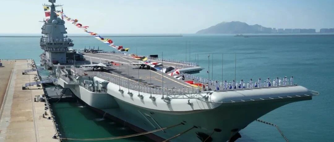 外媒炒作“山东舰穿航台海，美驱逐舰尾随” 外交部回应——