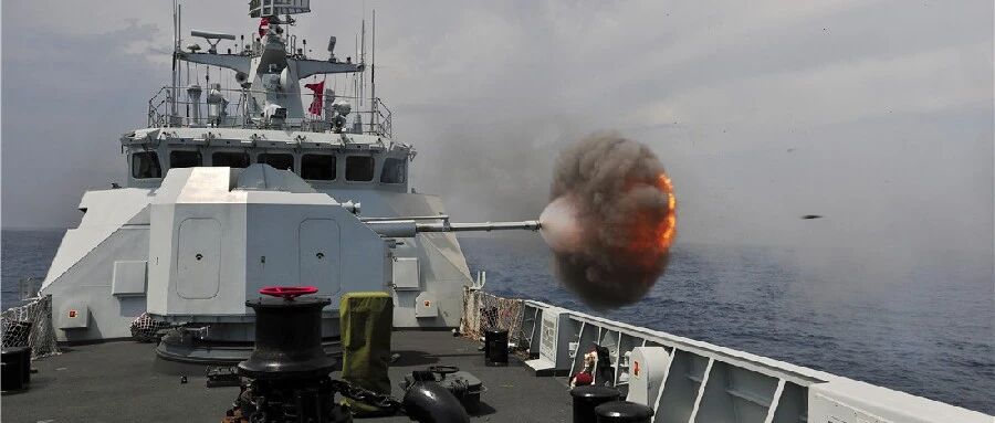 “香江第一舰”南海实战化训练 外媒解读——