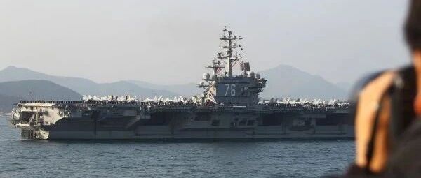 美两航母南海演习炫耀武力 中国不惧美方恐吓施压