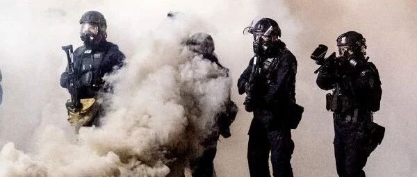 锐参考 | 美国大选倒计时100天，被一场“战争”打响……