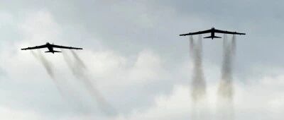 敏感时刻，美军B-52H轰炸机飞越欧洲