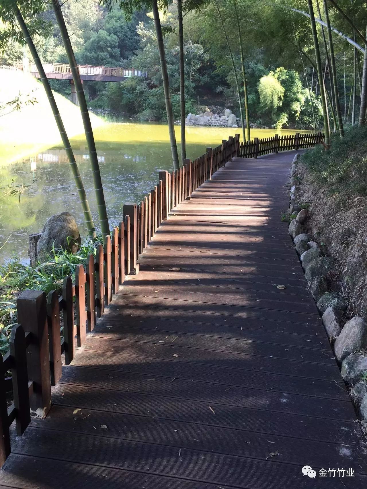 万竹山公园位于竹具城附近,依山而建,青山绿水环绕,环境优美,种植有