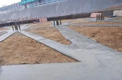 大型復(fù)雜深基坑“樣板工程”如何做？現(xiàn)場(chǎng)圖一看就明白！的圖23