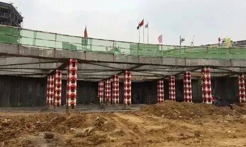 大型復(fù)雜深基坑“樣板工程”如何做？現(xiàn)場(chǎng)圖一看就明白！的圖32