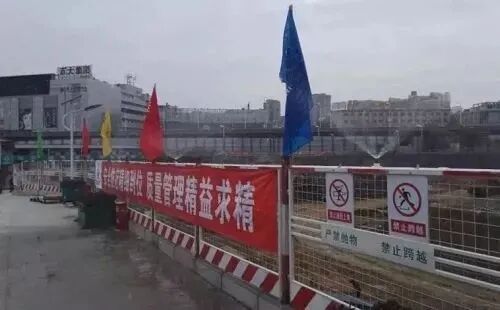 大型復(fù)雜深基坑“樣板工程”如何做？現(xiàn)場(chǎng)圖一看就明白！的圖35