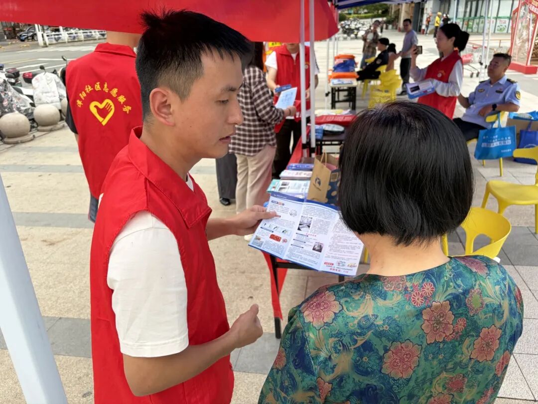 潭城街道：禁毒宣传进商场，筑牢防毒安全线