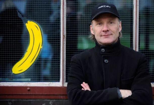 发生了一起政治丑闻:当时国内最大的私人控制集团弗利克康采恩被查出