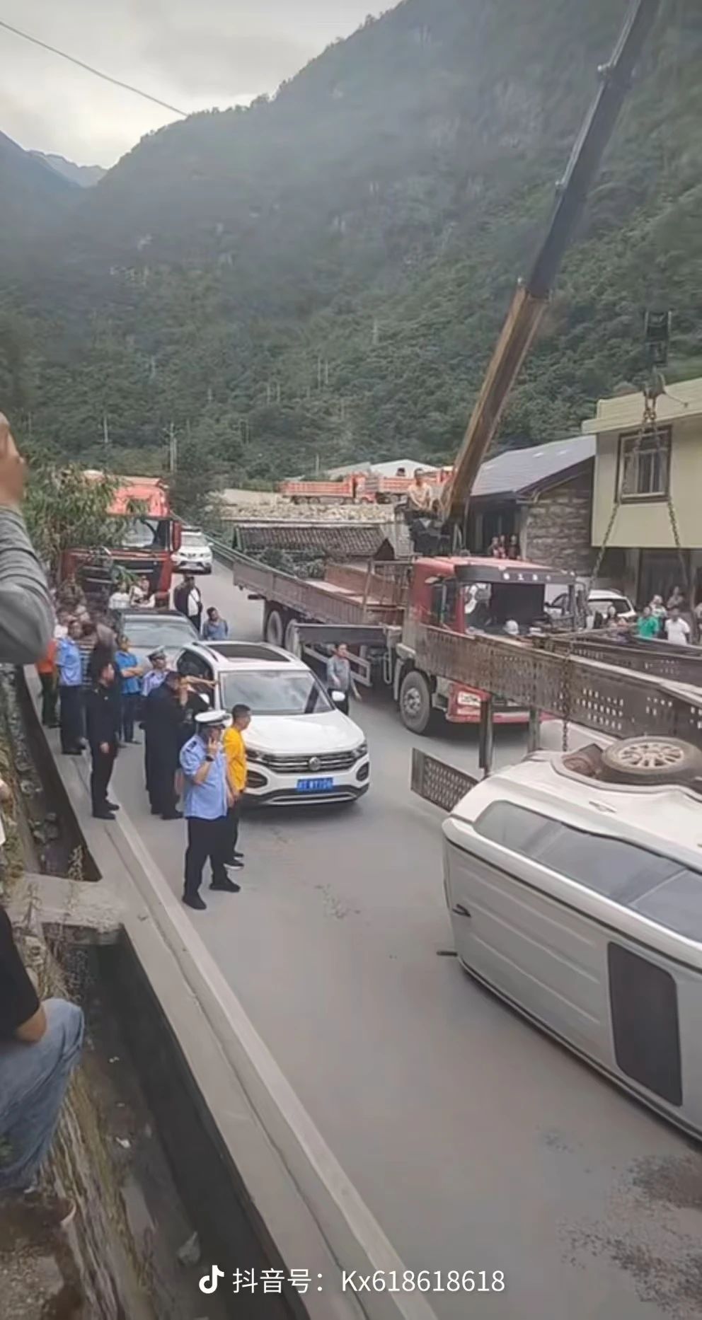 西安翻新事故丰田霸道车