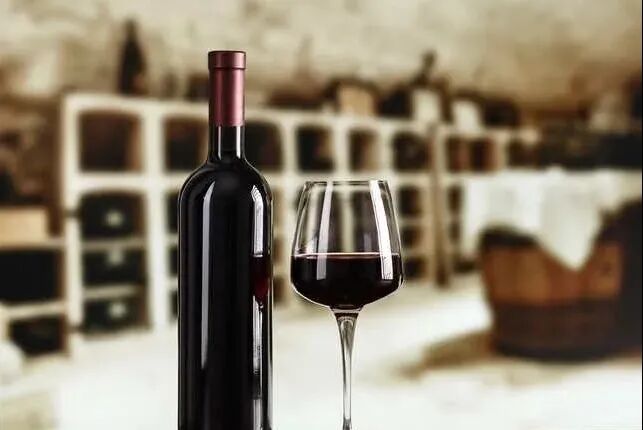 如何辨别市场上的贴牌葡萄酒？