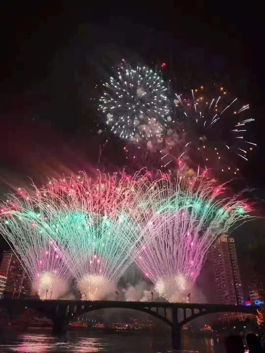 Ԫ���ڿ񻶣�ǭ���Ͼ�������������֣�