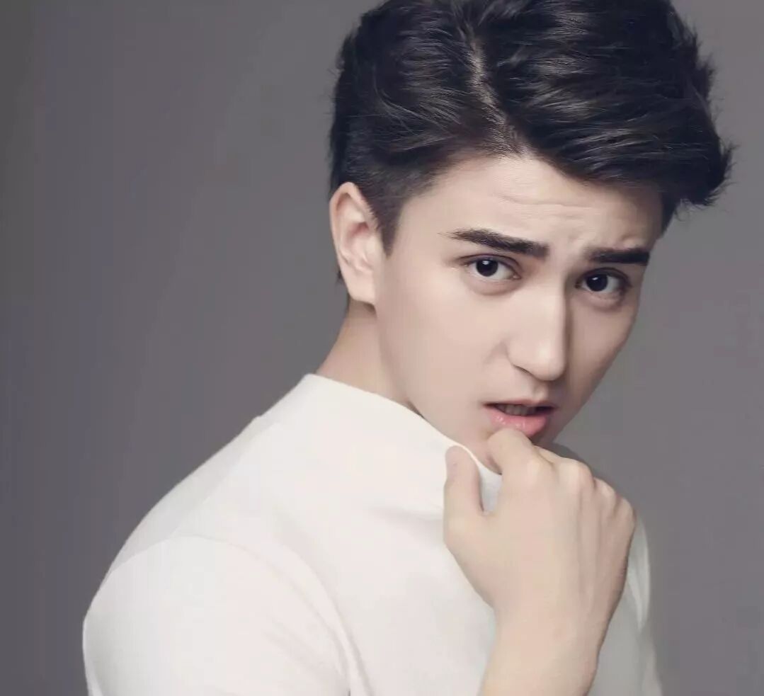 依克桑·塔依尔,男,1992年10月出生,中共党员,中央戏剧学院表演系硕士