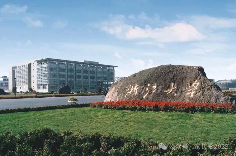 华东师范大学王牌专业:海洋科学,水产中国海洋大学生物学,机械工程