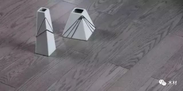 枫木地板的优缺点|装修选择杂牌实木地板好？还是大品牌的强化地板好呢？