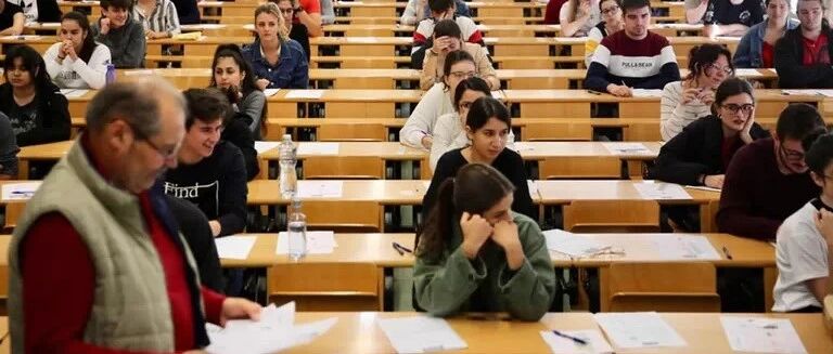 国外高考作文考什么？