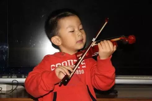 如何判断孩子是否具备学习小提琴的先天条件，家长必看！