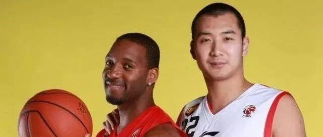 美国大个子训练营，教你内线如何摆脱防守接球！