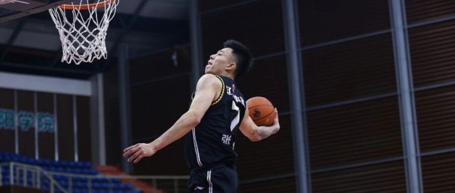 起飞！辽宁快攻，张公子上演大风车灌篮！